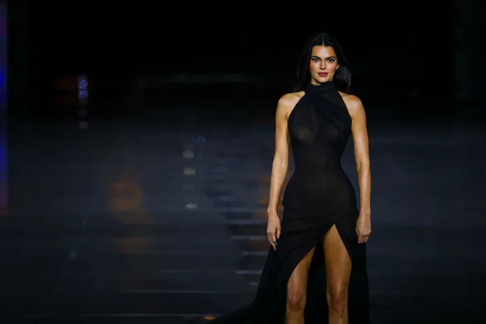 Kendall Jenner u prozirnoj haljini bila je zvijezda večeri u