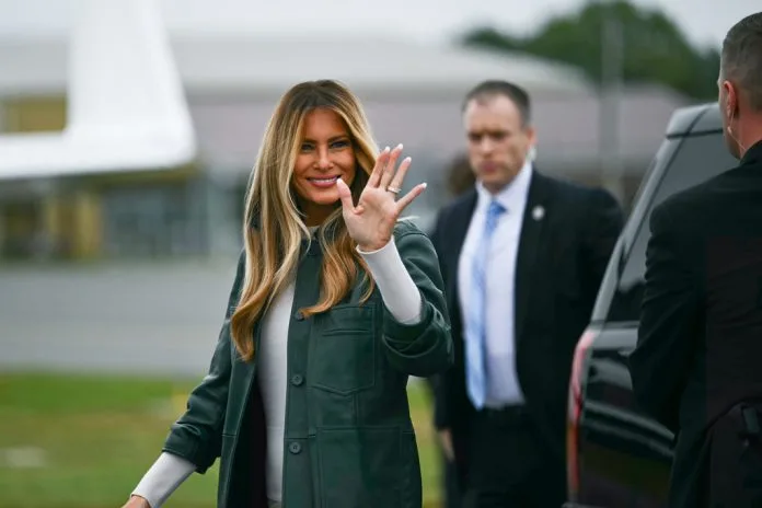 Melania Trump pokazala savršen jesenji stajling: Kožna jakna u šumskozelenoj