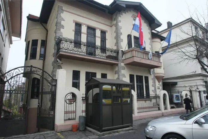 Uzvikivao „Allahu akbar” i dvama noževima napao policajca pred izraelskim