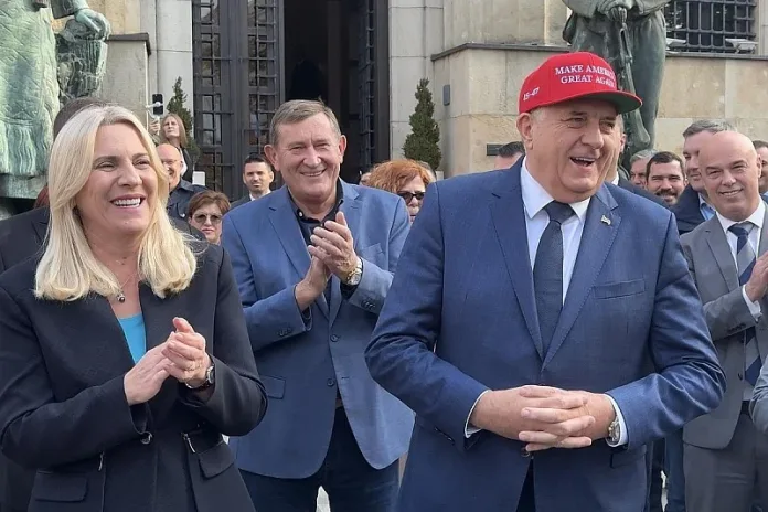 Život piše ironične priče: Dodik je htio da Trump zna